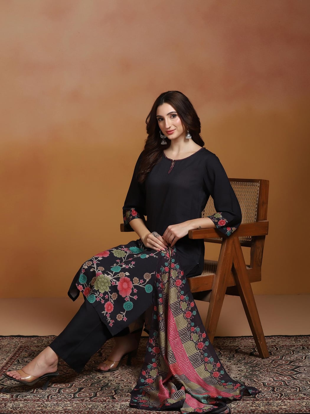 Women Liva Black Floral Print Kurta Comfort Pant Dupatta
